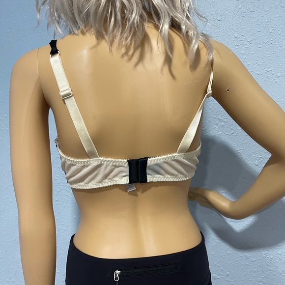 VS Bra - Picture 4 of 5